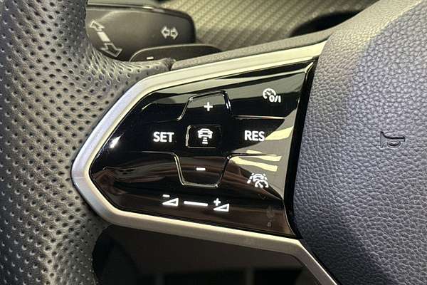 2021 Volkswagen Golf 110TSI R-Line 8