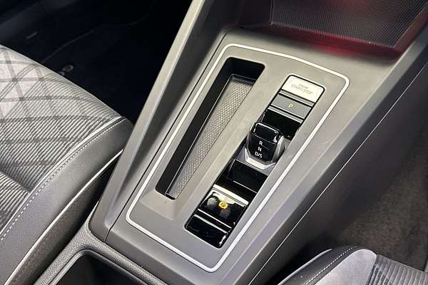 2021 Volkswagen Golf 110TSI R-Line 8