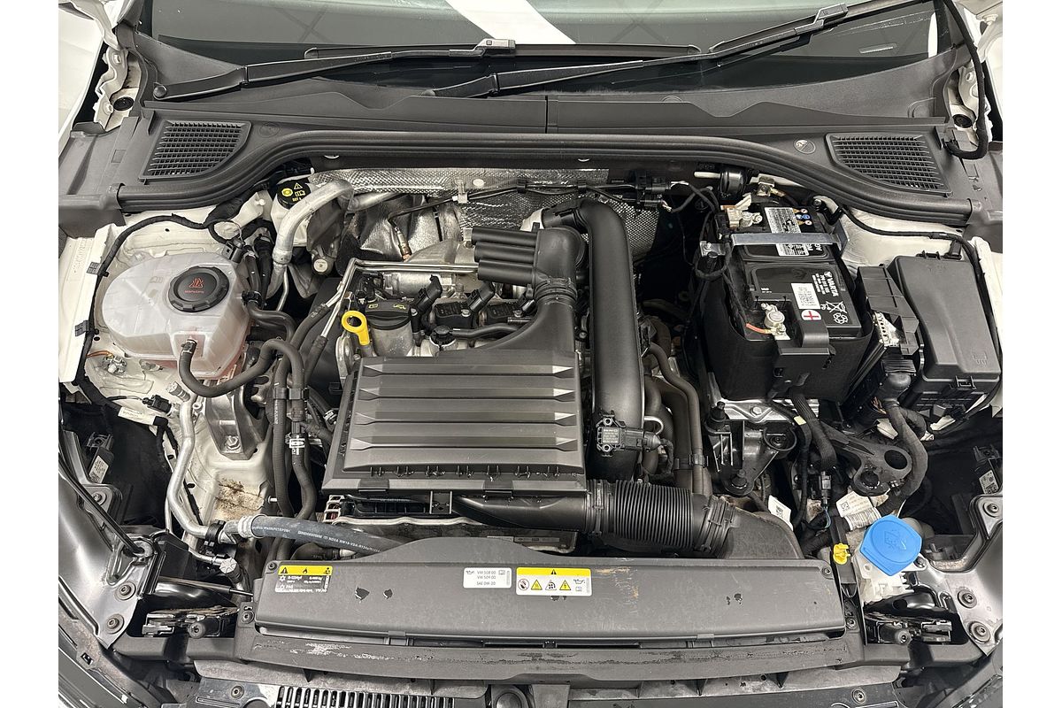 2021 Volkswagen Golf 110TSI R-Line 8