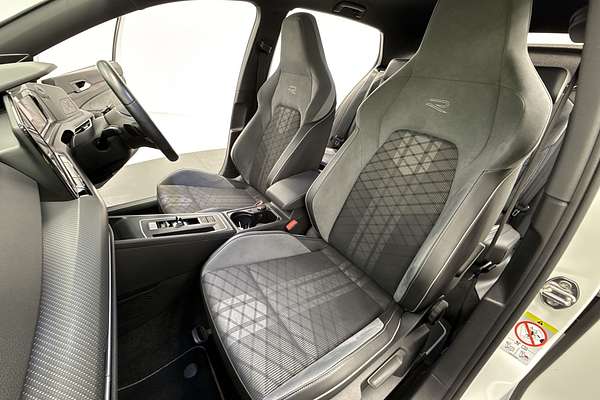 2021 Volkswagen Golf 110TSI R-Line 8