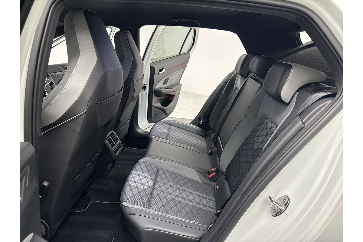 2021 Volkswagen Golf 110TSI R-Line 8