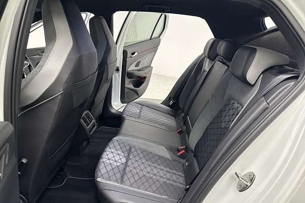 2021 Volkswagen Golf 110TSI R-Line 8