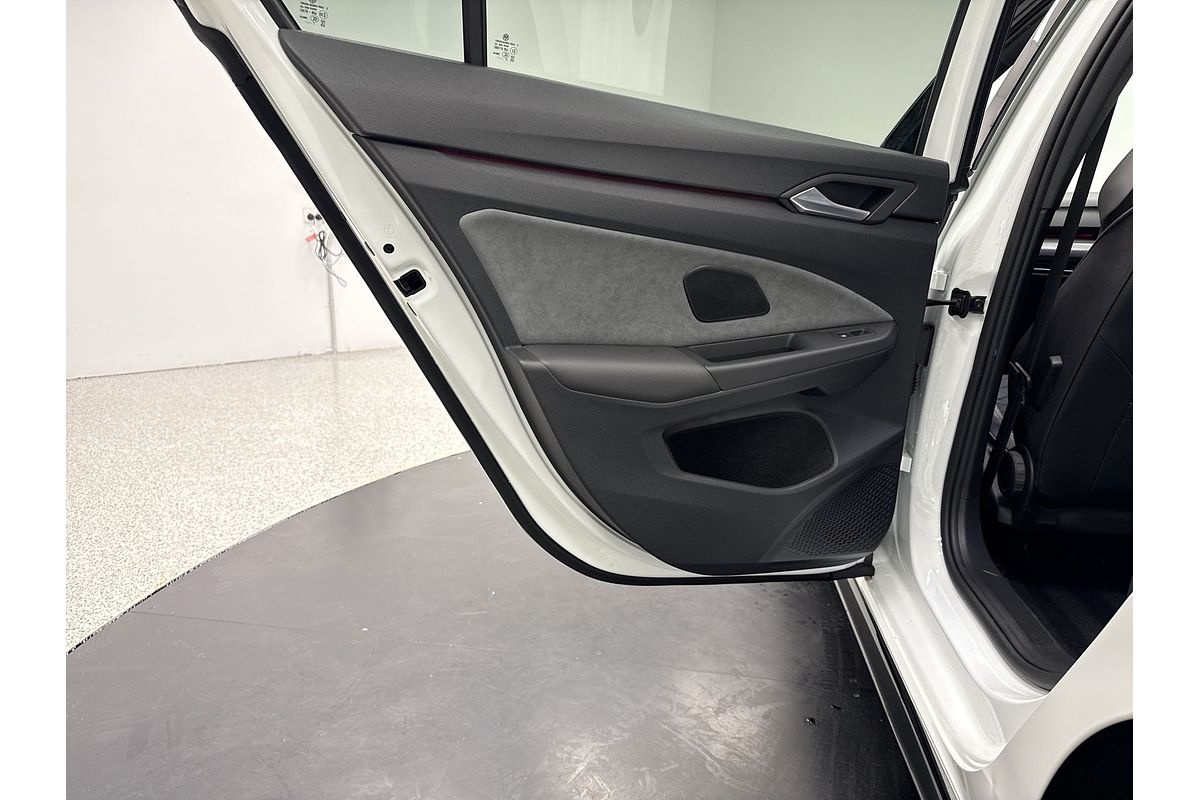 2021 Volkswagen Golf 110TSI R-Line 8