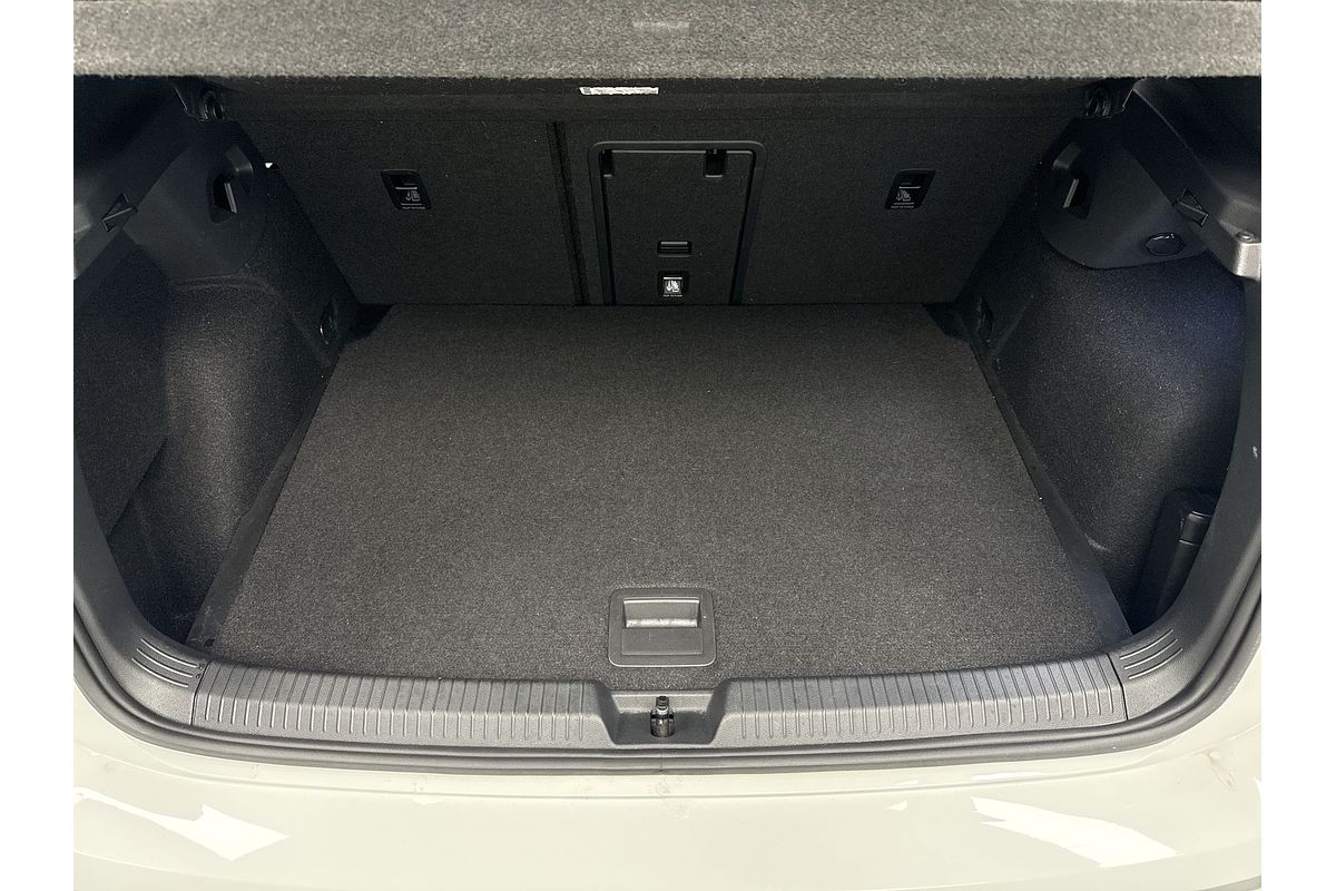 2021 Volkswagen Golf 110TSI R-Line 8