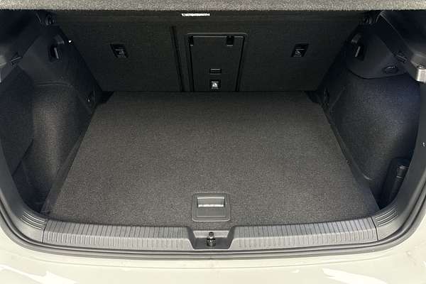 2021 Volkswagen Golf 110TSI R-Line 8