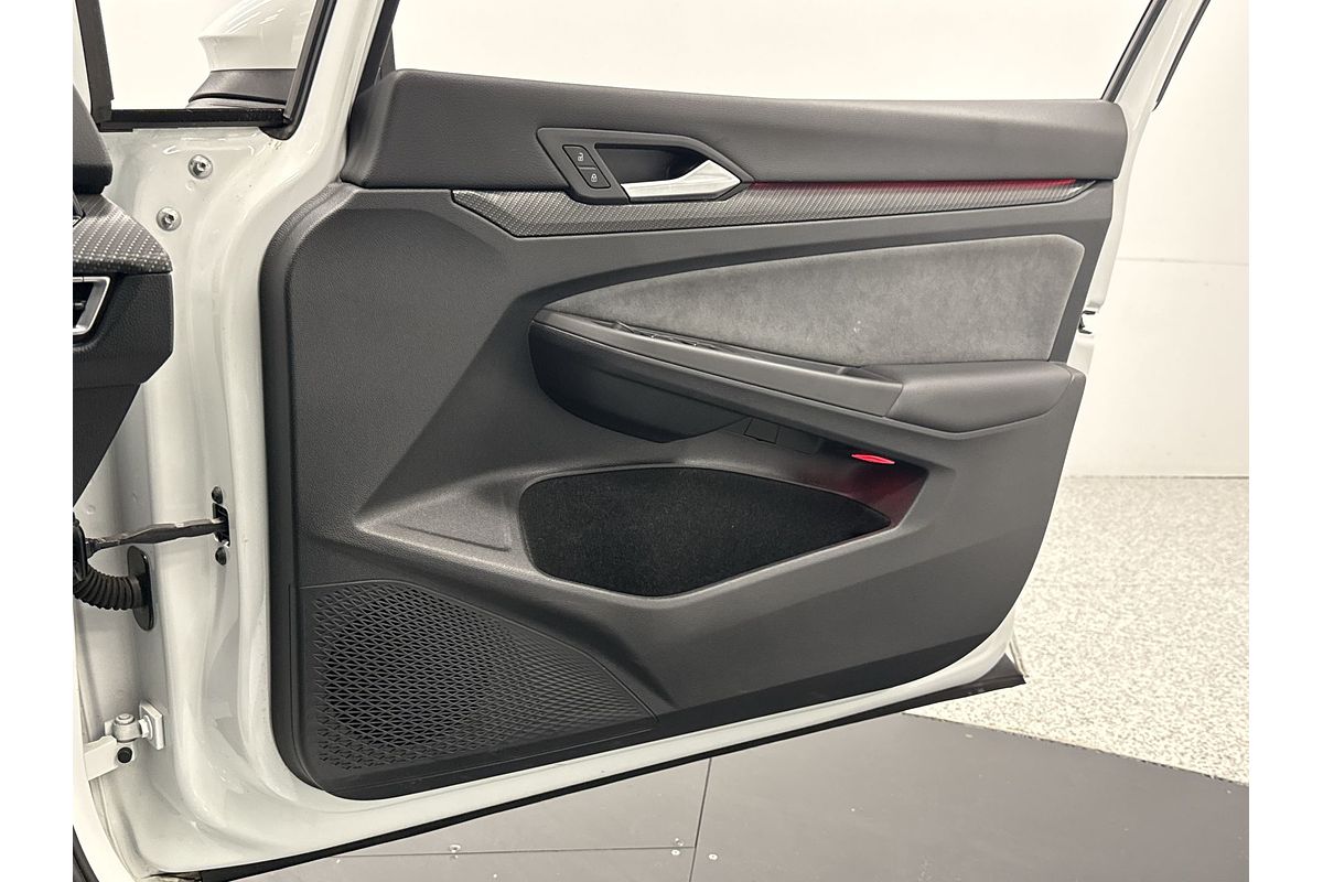 2021 Volkswagen Golf 110TSI R-Line 8