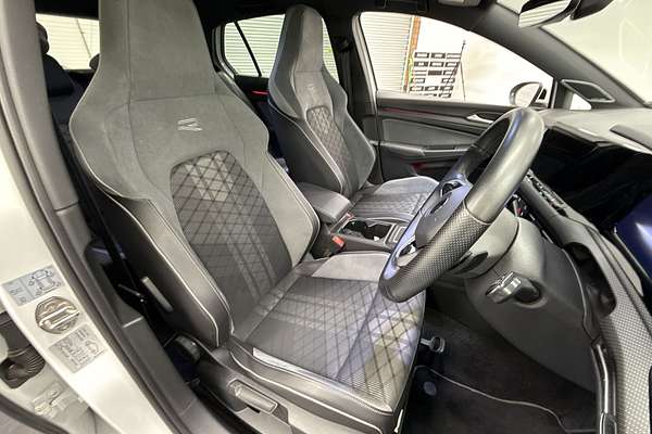 2021 Volkswagen Golf 110TSI R-Line 8