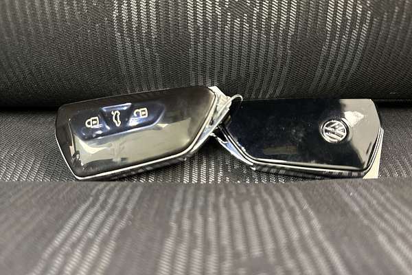 2021 Volkswagen Golf 110TSI R-Line 8