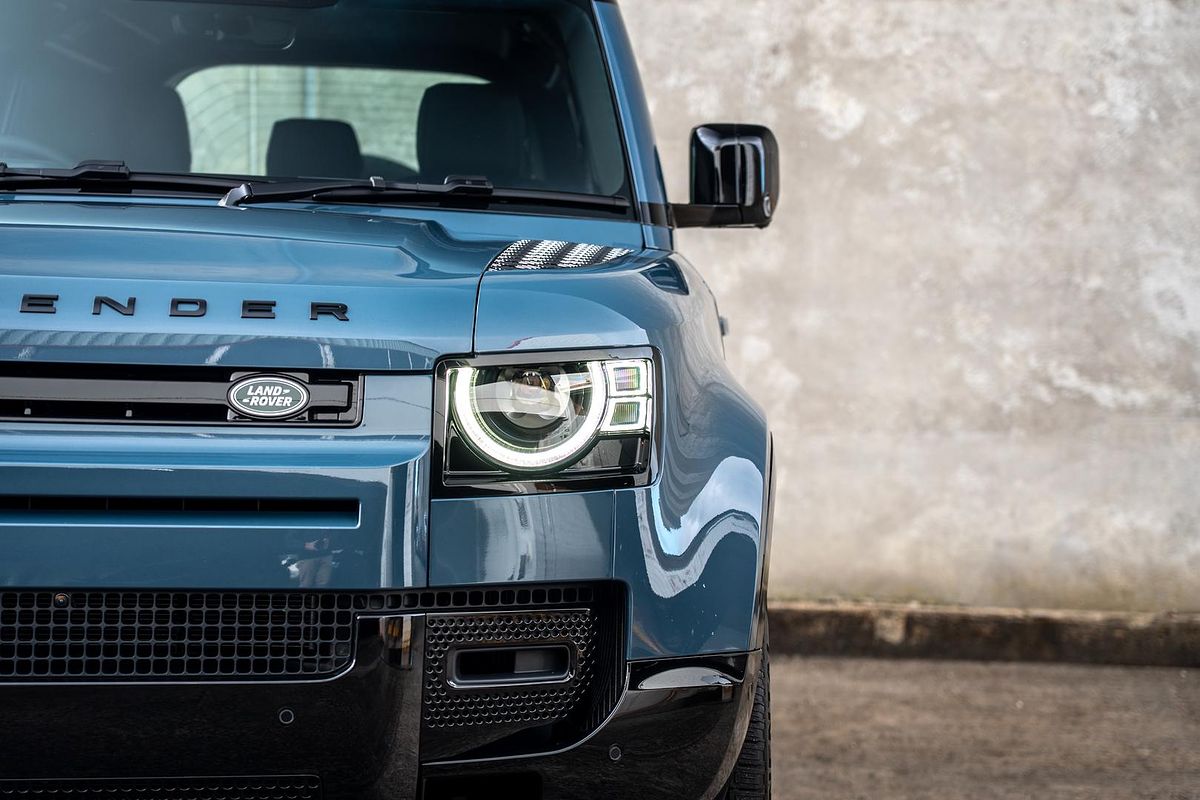 2025 Land Rover Defender 110 D350 X-Dynamic SE L663