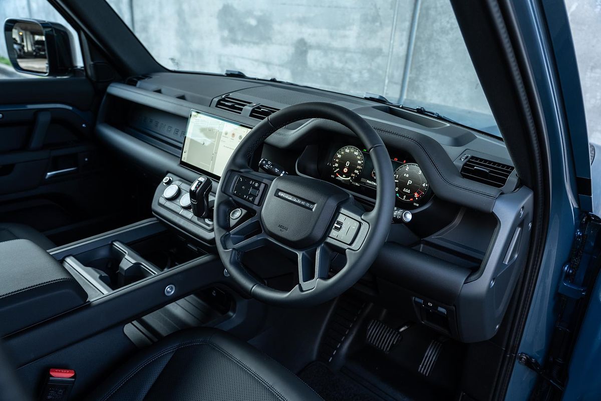 2025 Land Rover Defender 110 D350 X-Dynamic SE L663