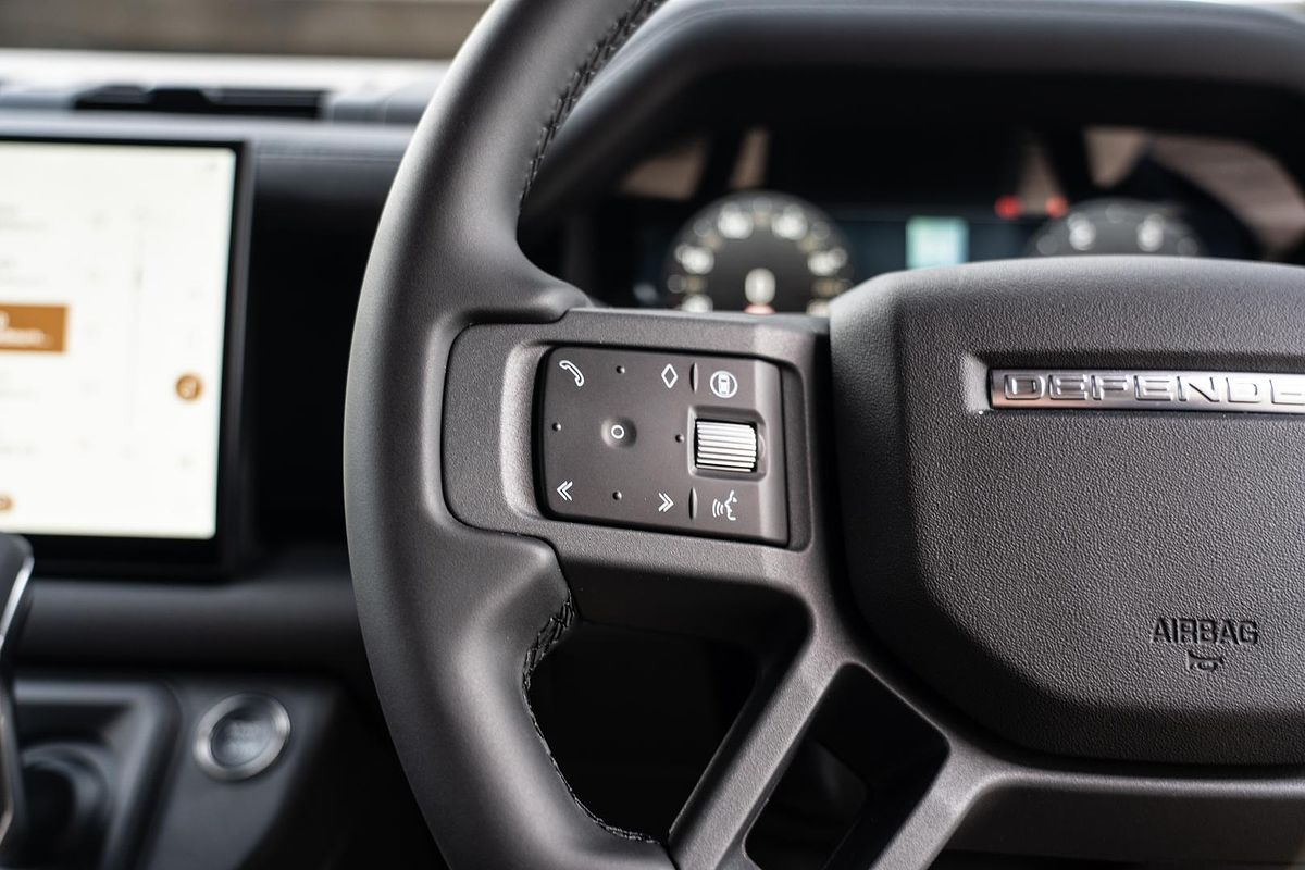 2025 Land Rover Defender 110 D350 X-Dynamic SE L663