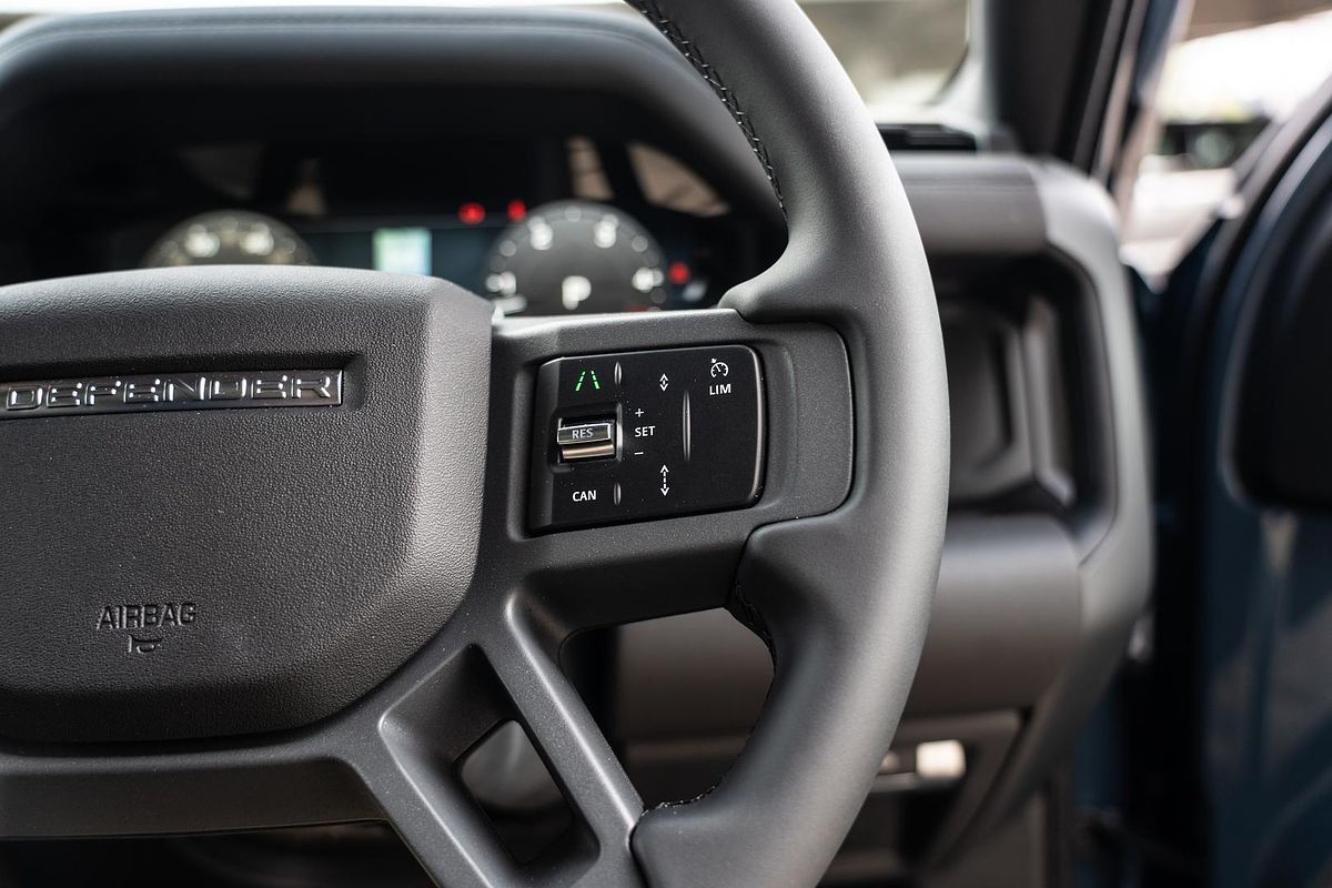 2025 Land Rover Defender 110 D350 X-Dynamic SE L663