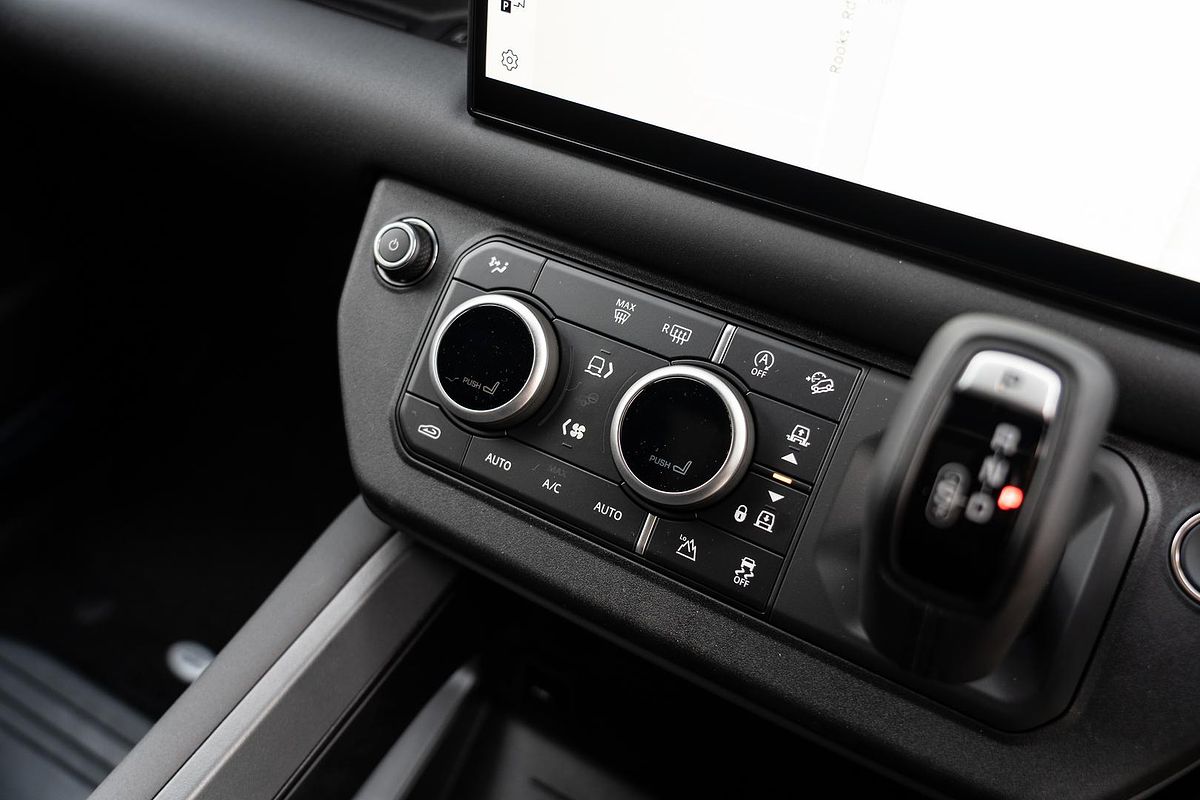 2025 Land Rover Defender 110 D350 X-Dynamic SE L663