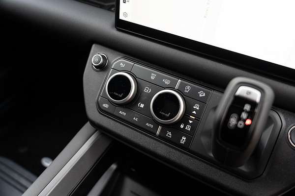 2025 Land Rover Defender 110 D350 X-Dynamic SE L663