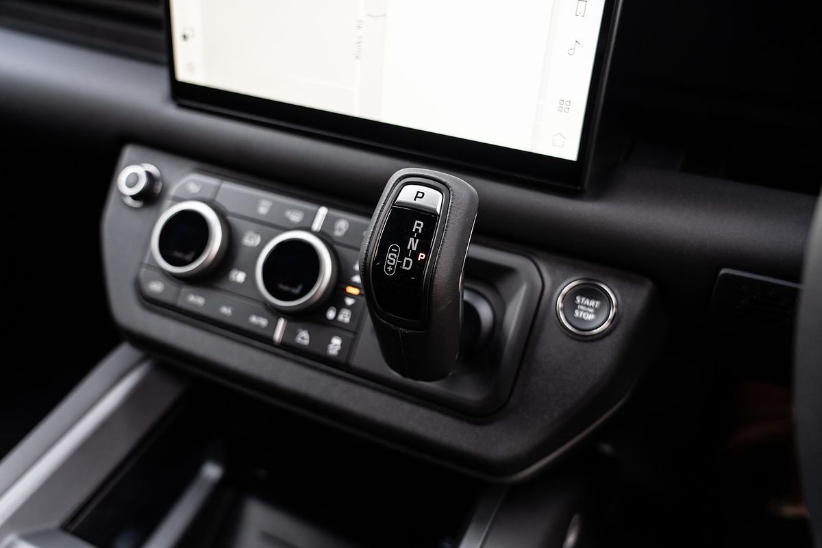 2025 Land Rover Defender 110 D350 X-Dynamic SE L663