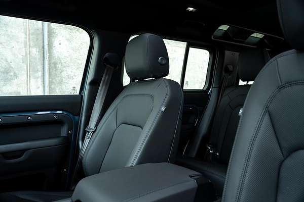 2025 Land Rover Defender 110 D350 X-Dynamic SE L663