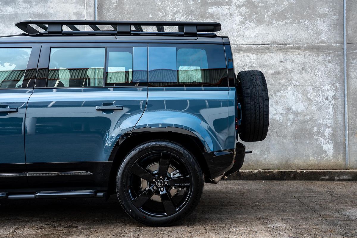2025 Land Rover Defender 110 D350 X-Dynamic SE L663