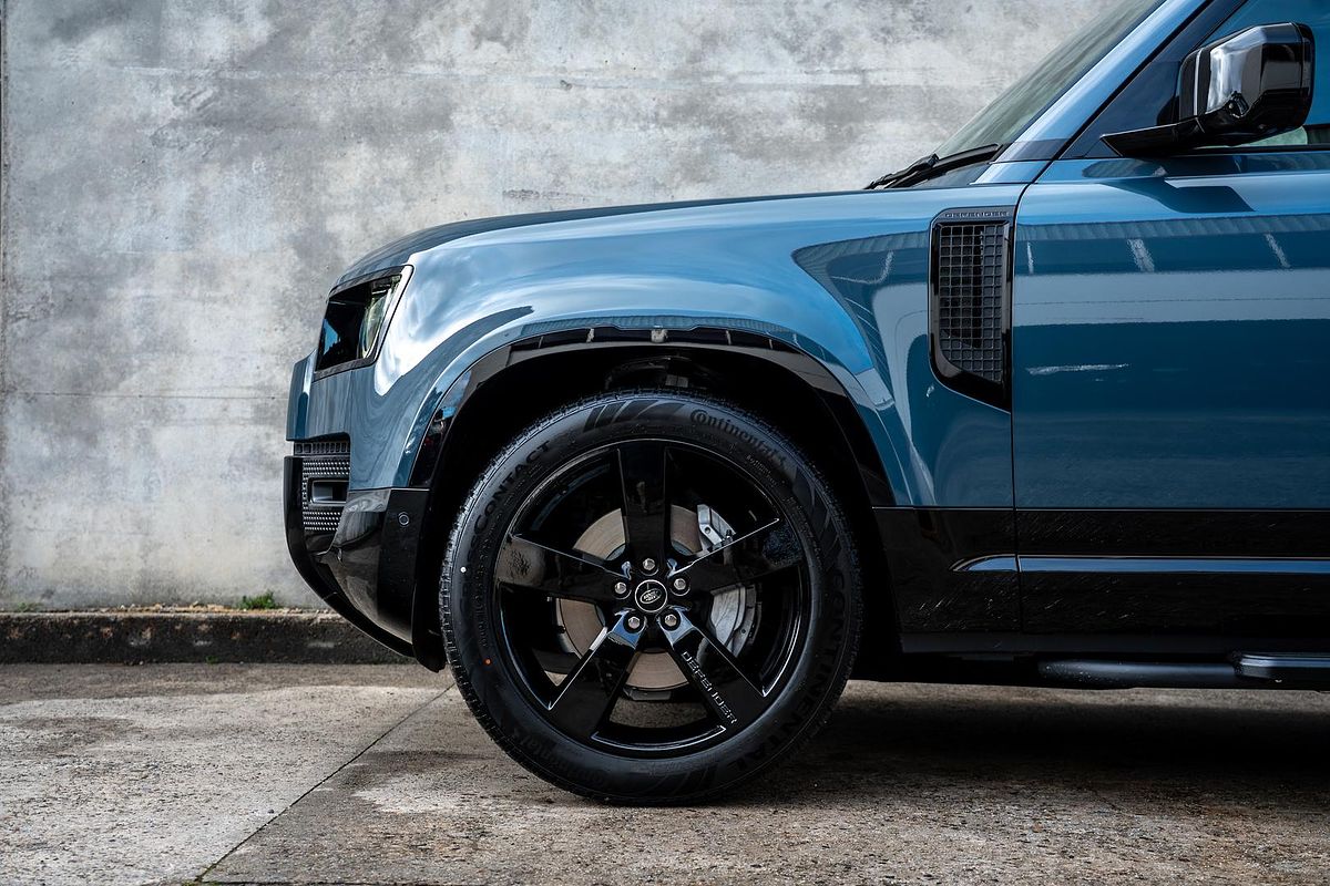 2025 Land Rover Defender 110 D350 X-Dynamic SE L663