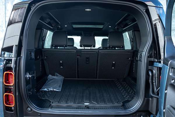 2025 Land Rover Defender 110 D350 X-Dynamic SE L663