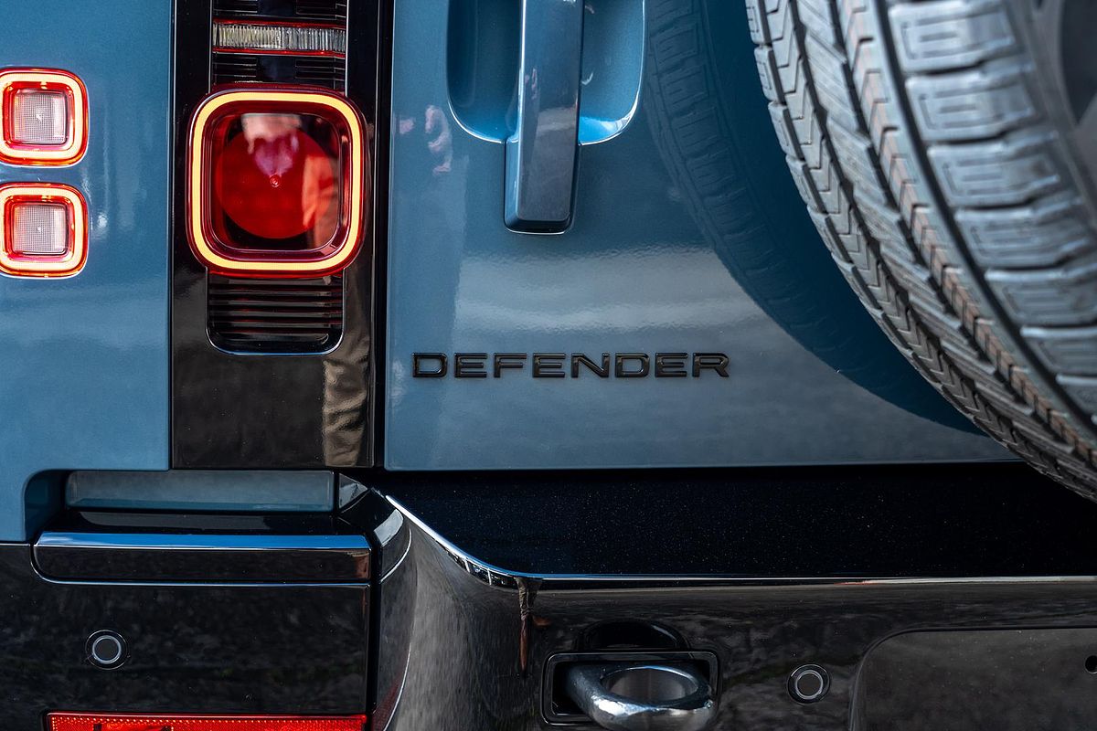 2025 Land Rover Defender 110 D350 X-Dynamic SE L663