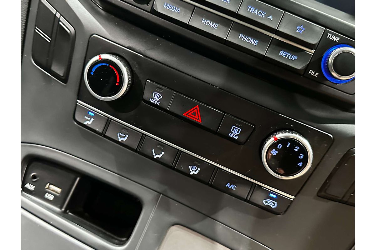 2019 Hyundai iLoad  TQ4