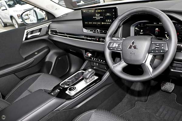 2025 Mitsubishi Outlander LS ZM