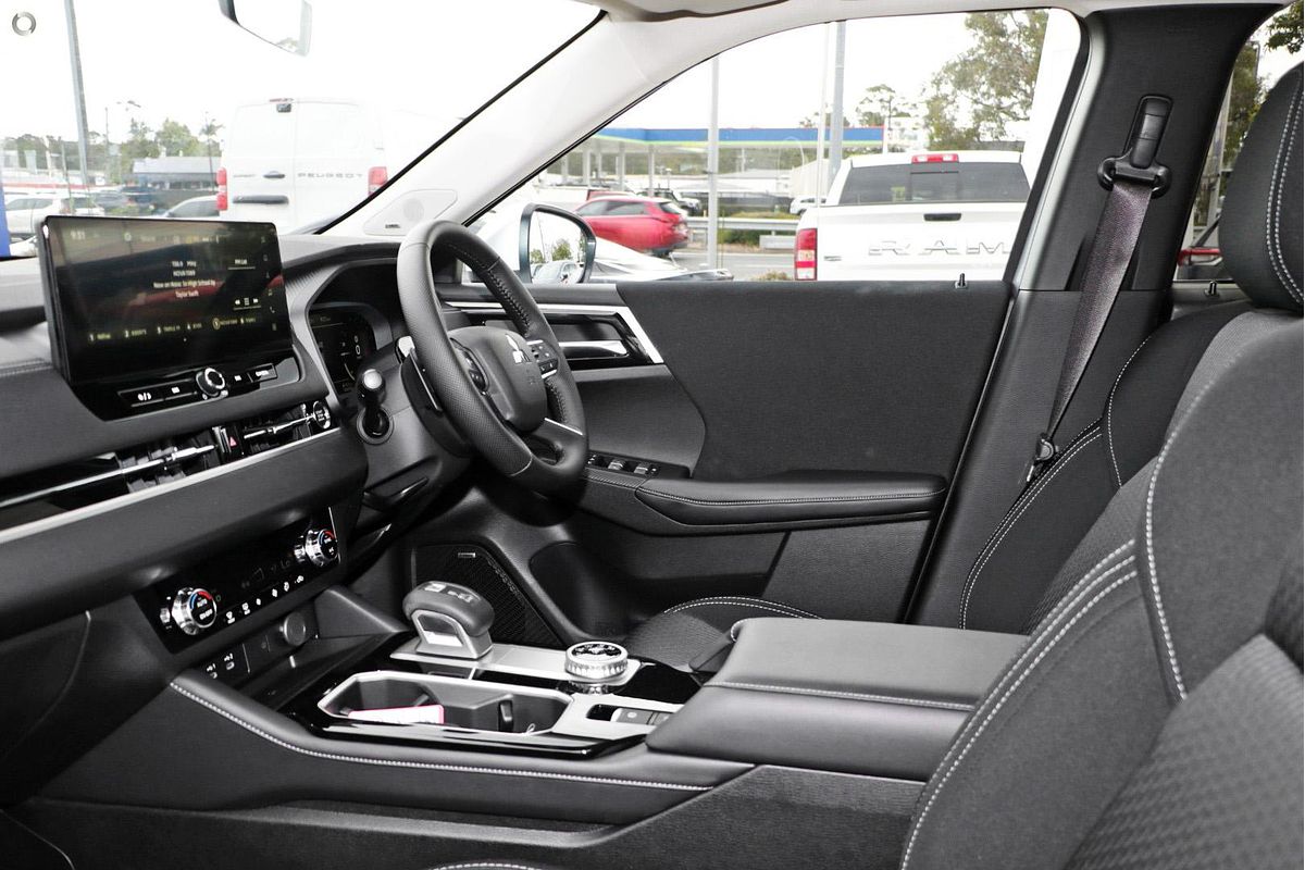 2025 Mitsubishi Outlander LS ZM