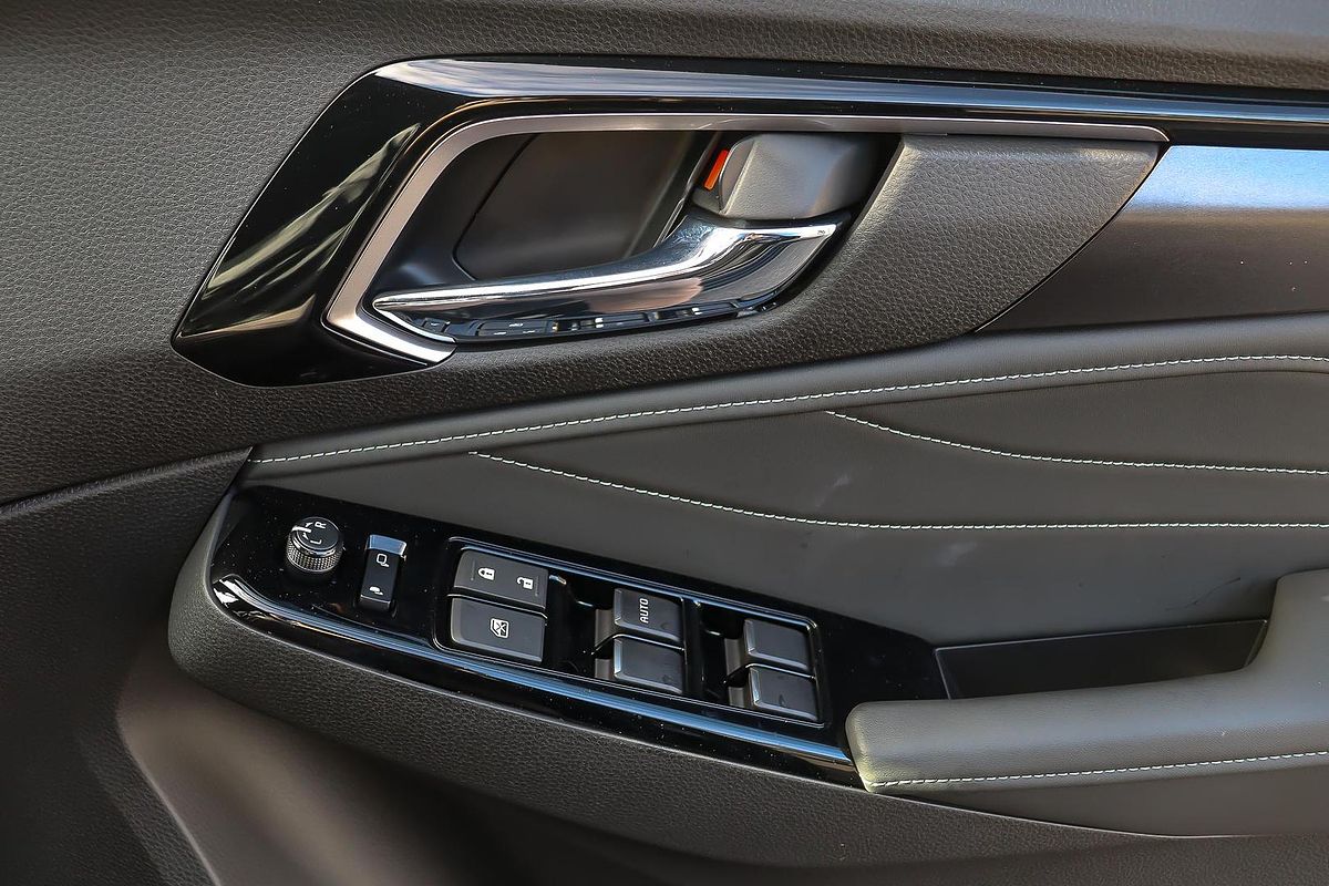 2025 Isuzu MU-X LS-T