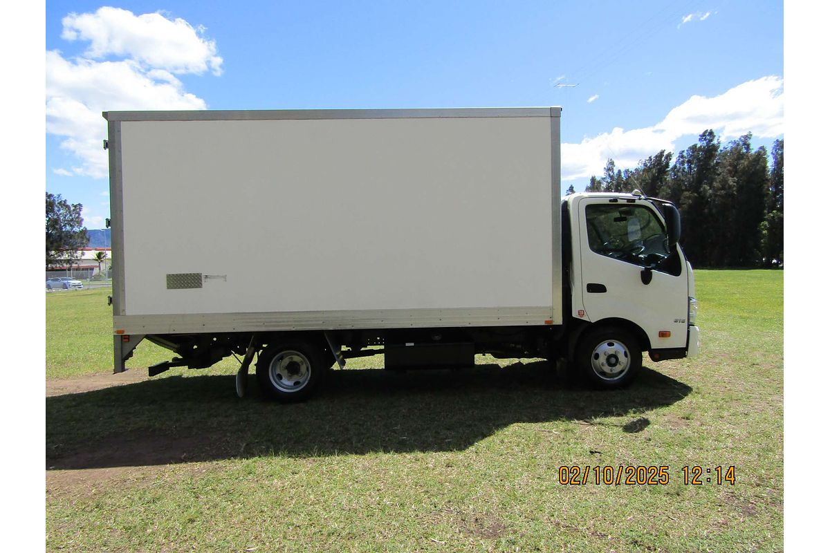 2023 Hino 300 616 3430 WIDE XZU710R MY20 REAR WHEEL DRIVE