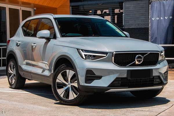 2025 Volvo XC40 Plus B4