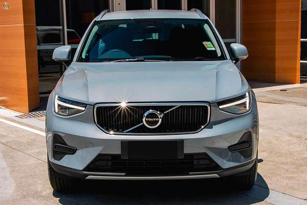 2025 Volvo XC40 Plus B4