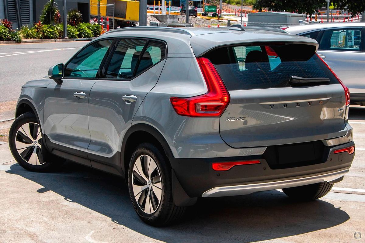 2025 Volvo XC40 Plus B4