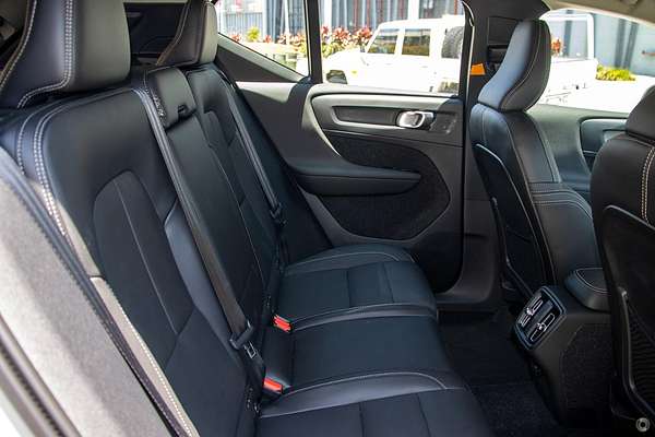 2025 Volvo XC40 Plus B4