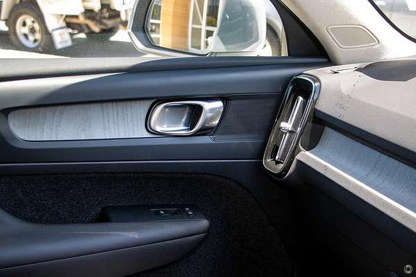2025 Volvo XC40 Plus B4