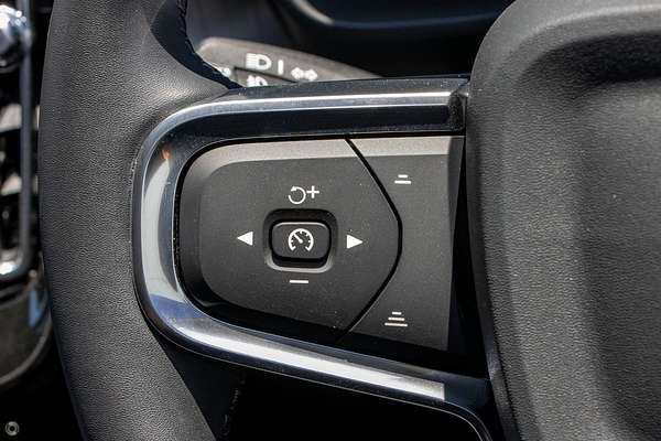 2025 Volvo XC40 Plus B4