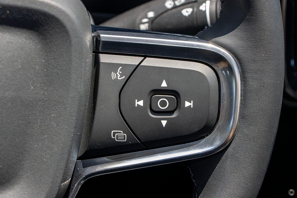 2025 Volvo XC40 Plus B4