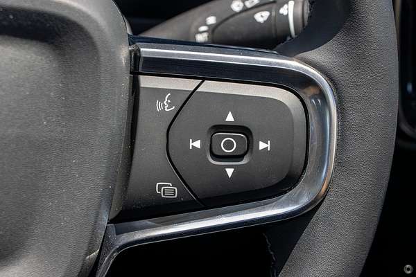 2025 Volvo XC40 Plus B4