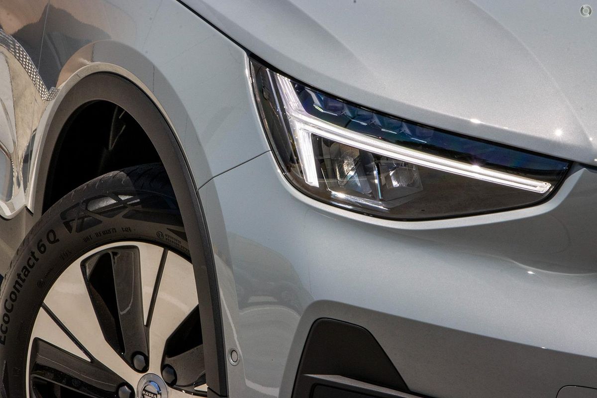 2025 Volvo XC40 Plus B4