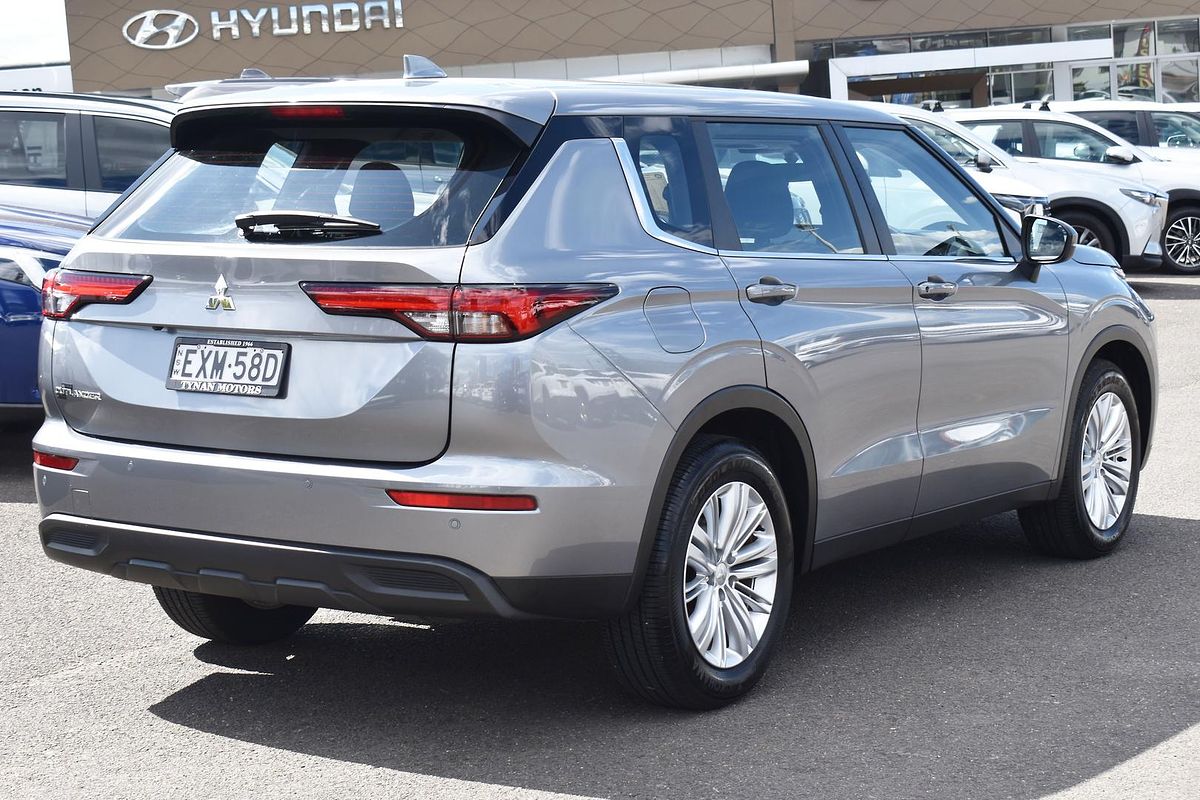 2022 Mitsubishi Outlander ES ZM