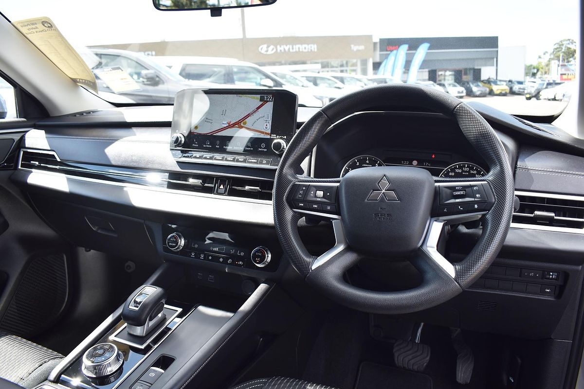 2022 Mitsubishi Outlander ES ZM