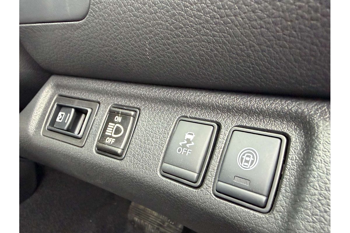 2025 Nissan Navara ST D23 4X4