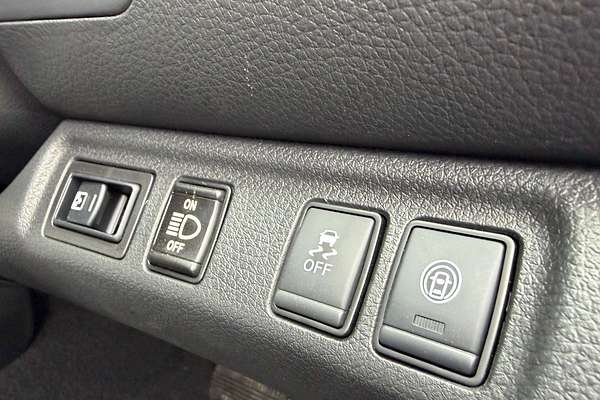 2025 Nissan Navara ST D23 4X4