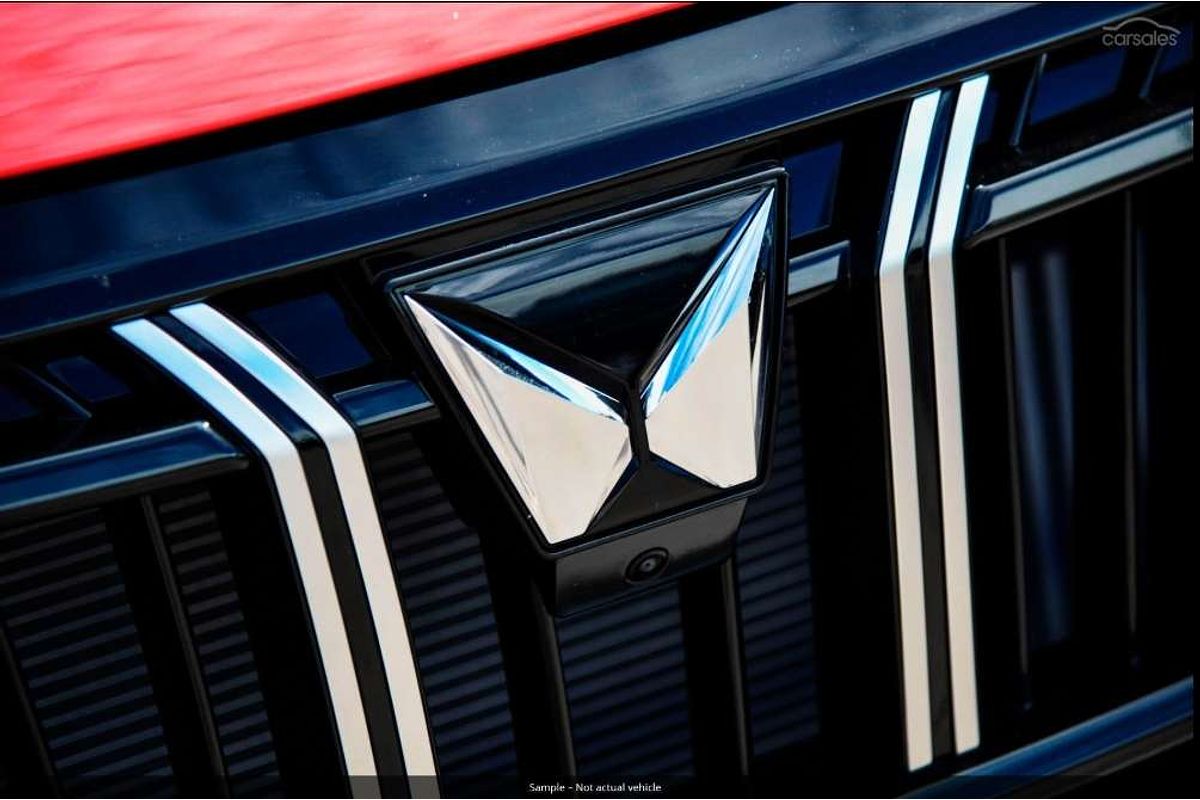 2025 Mahindra XUV700 AX7L