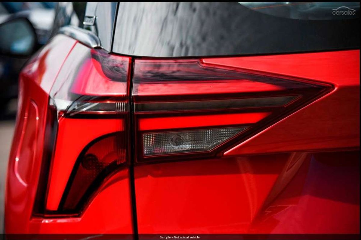 2025 Mahindra XUV700 AX7L