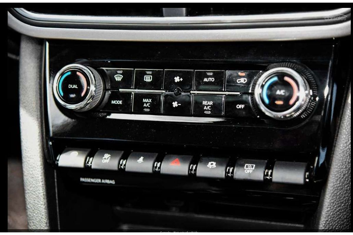 2025 Mahindra XUV700 AX7L