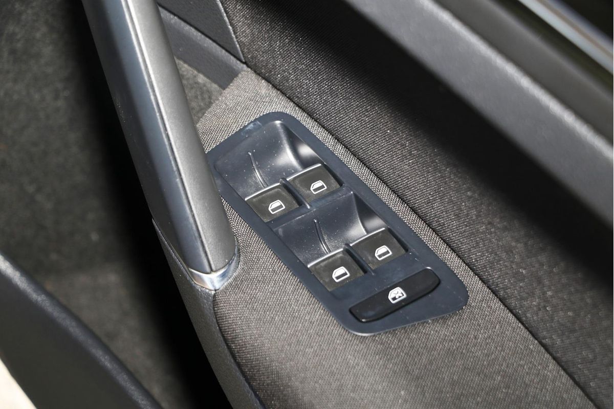 2014 Volkswagen Golf 103TSI Highline 7