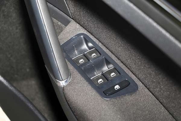 2014 Volkswagen Golf 103TSI Highline 7
