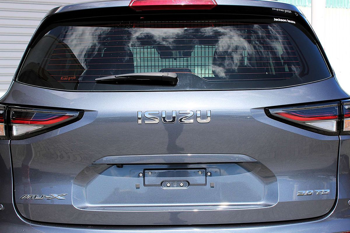 2022 Isuzu MU-X LS-M