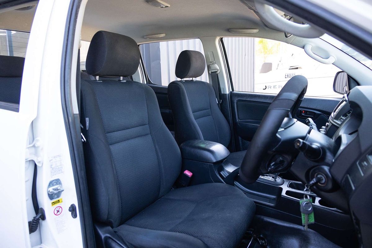 2014 Toyota Hilux SR KUN26R 4X4