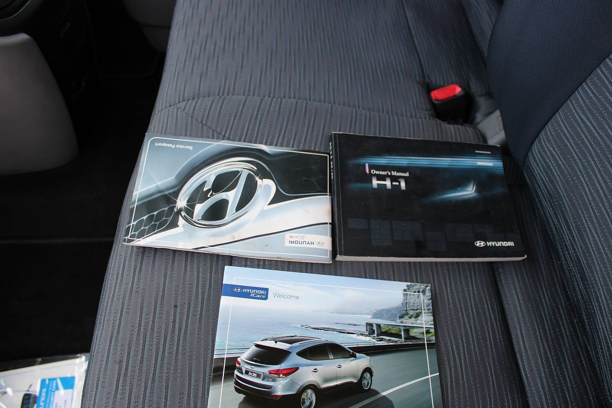 2011 HYUNDAI iLOAD CREW 5 SP MANUAL 4D VAN 4CYL